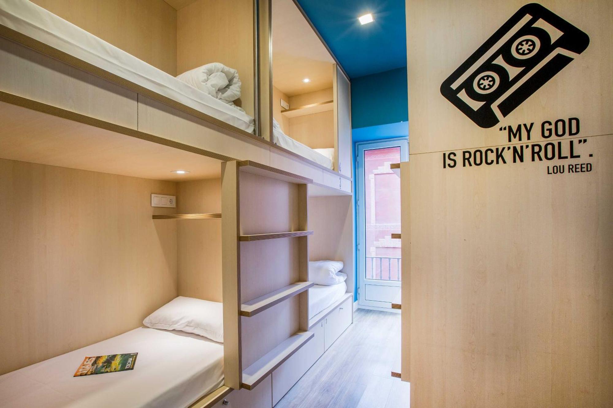 Mola Hostel Madrid Exterior photo