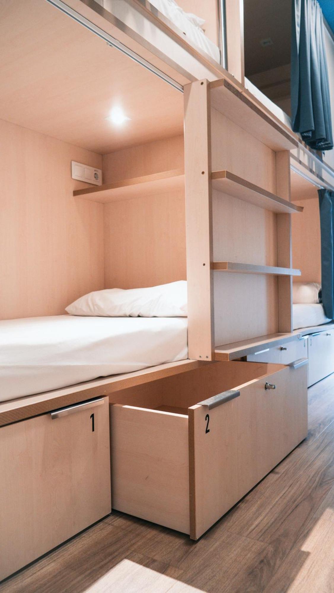 Mola Hostel Madrid Exterior photo