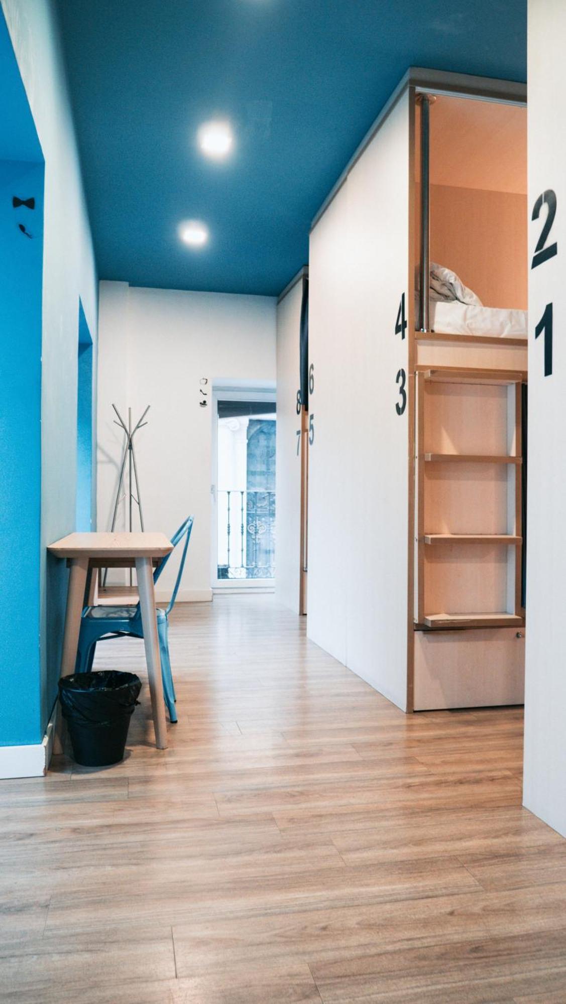 Mola Hostel Madrid Exterior photo
